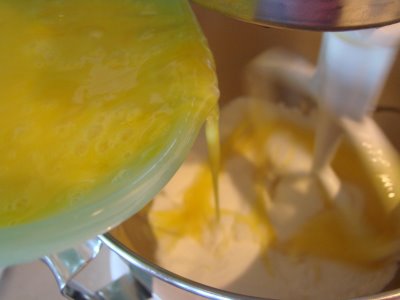 buttermilk-eggs-pour
